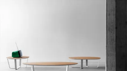 Tavolino Bino con top in legno e base in metallo di Miniforms