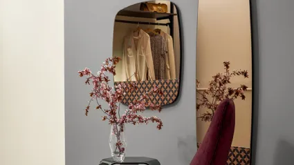 Specchio bronzato con inserto in legno Marguerite di Tonin Casa