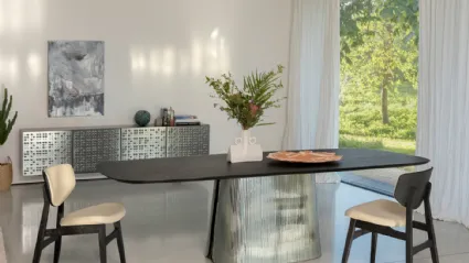 Tavolo Adone Plissé con top in legno e base in vetro retroargentato di Tonin Casa