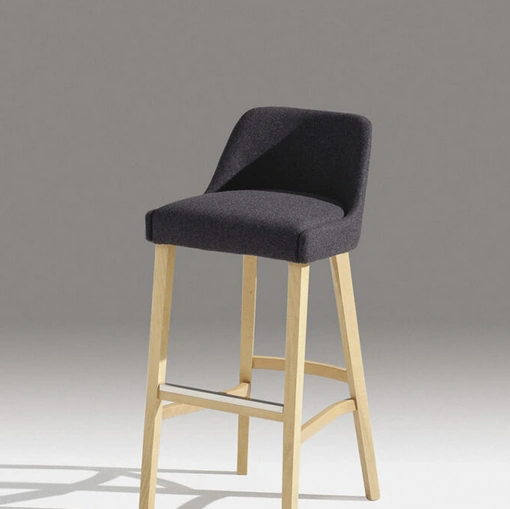 Sgabello Eloise SG in tessuto imbottito con base in legno di Sedie Brianza