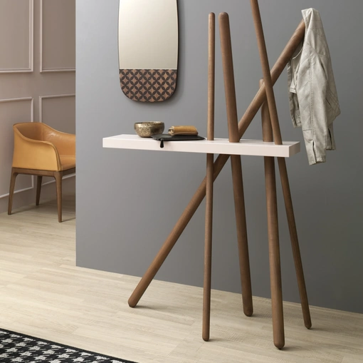 Appendiabiti di design Wood in legno con mensola di Tonin Casa