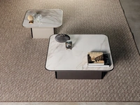 Tavolino moderno Bloom con top in gres porcellanato e base in metallo di Tonin Casa