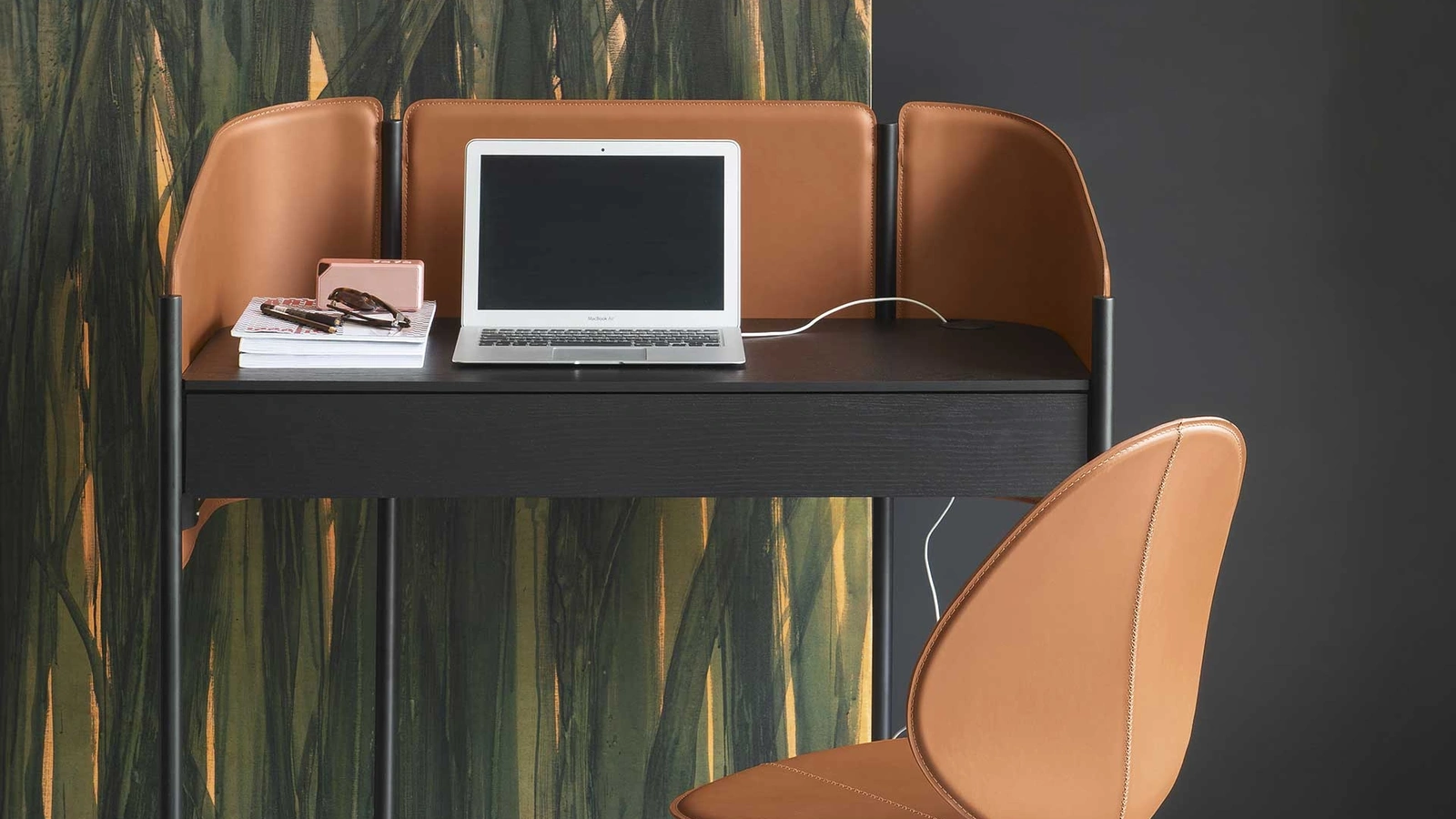 Scrittoio in legno e cuoio Biblio di Calligaris