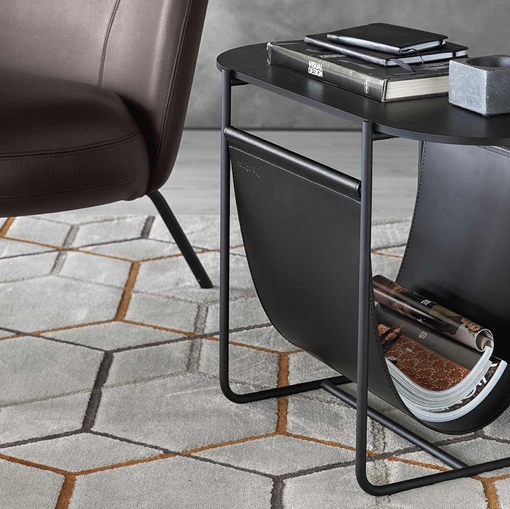 Portariviste tavolino Magazine in cuoio e metallo con top in legno di Calligaris