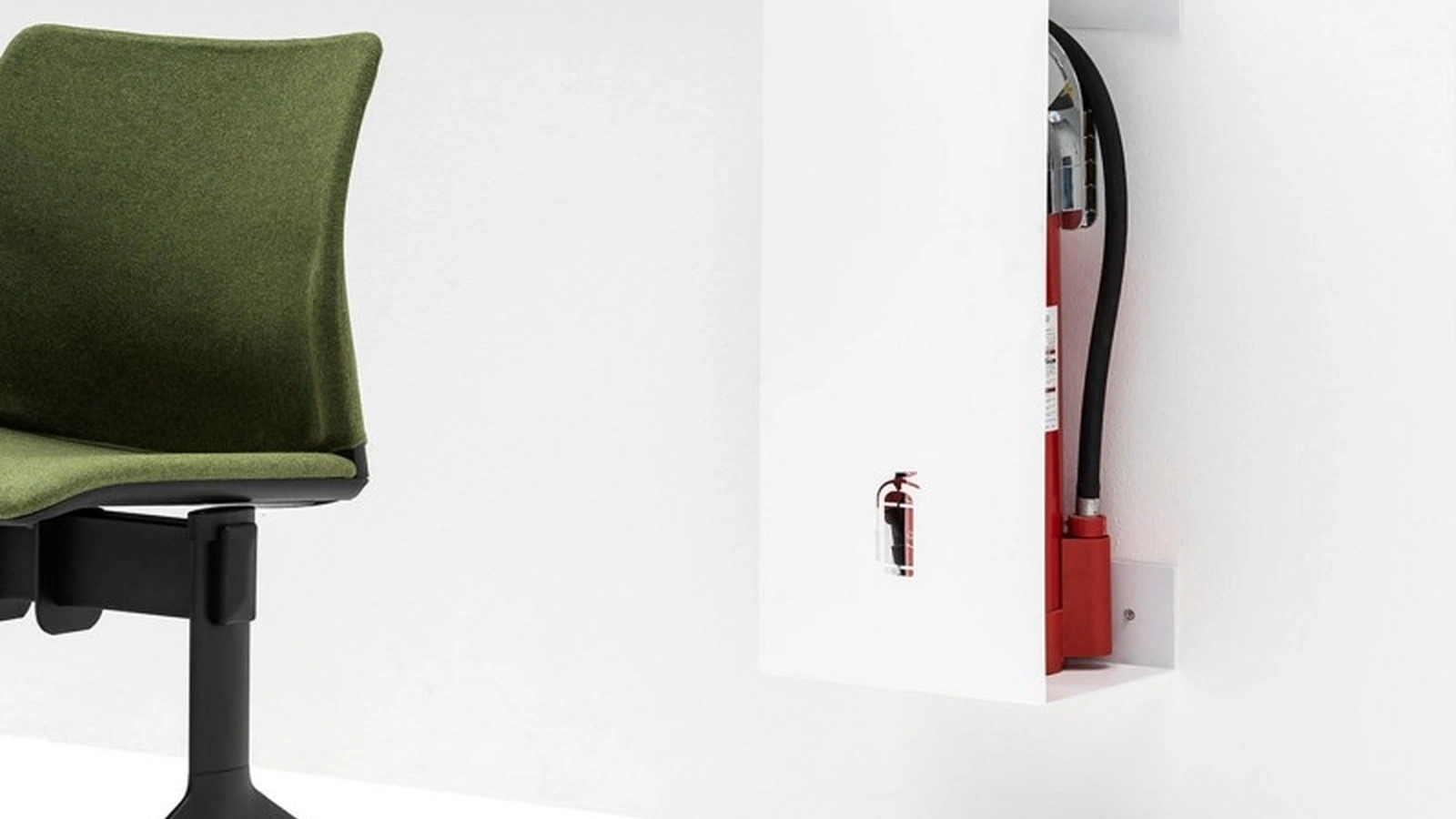 Contenitore Porta Estintore in metallo laccato bianco di Adriani e Rossi