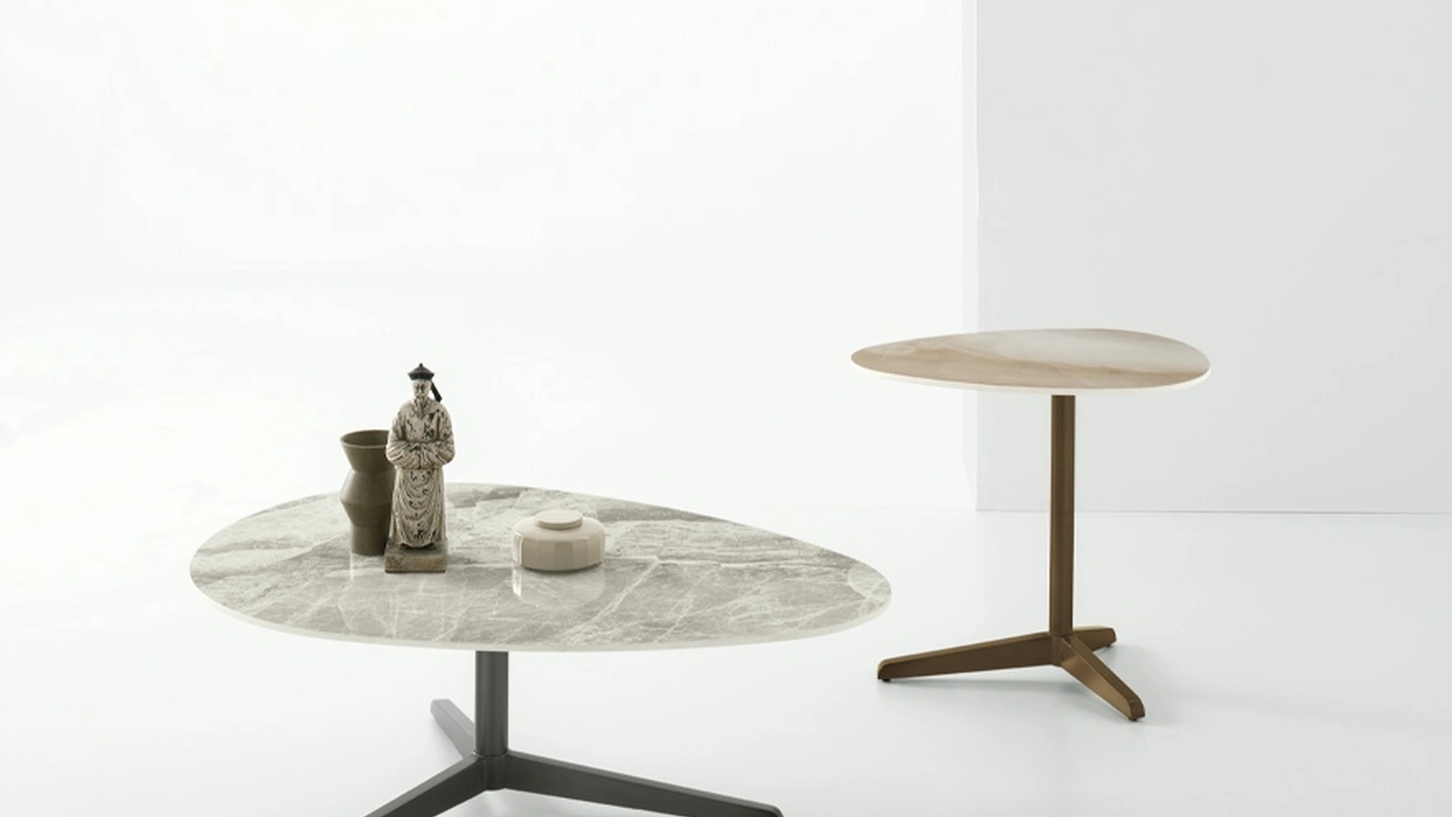 Tavolino Elica con top in gres porcellanato e struttura in metallo verniciato di Target Point