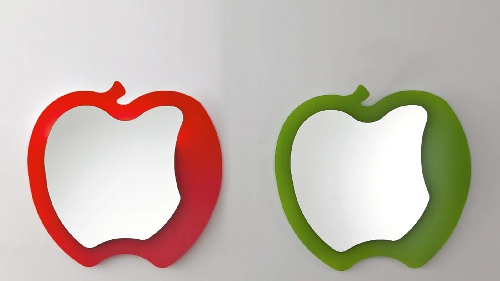 Specchio di design a forma di mela Fruit di Ponti Terenghi