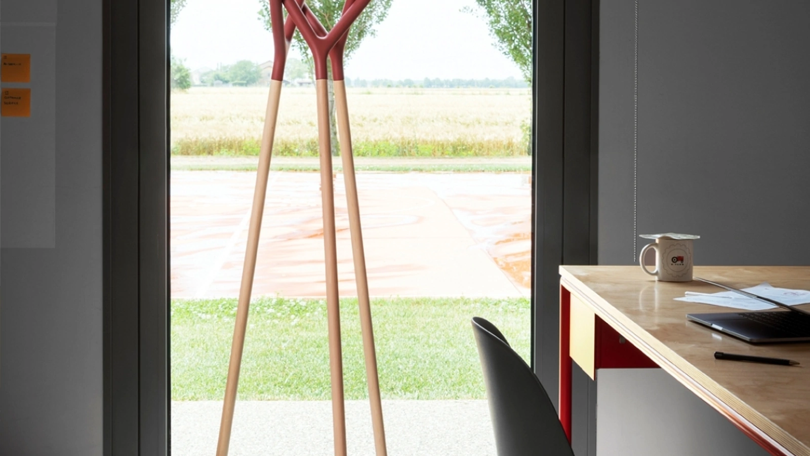 Appendiabiti in legno di faggio Game Of Trust di Miniforms