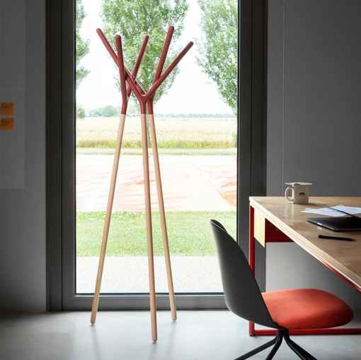 Appendiabiti in legno di faggio Game Of Trust di Miniforms