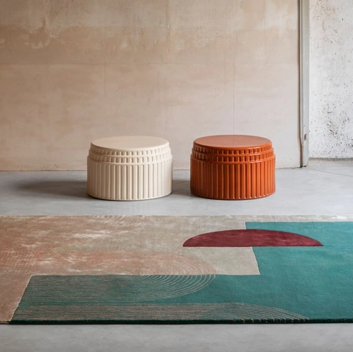 Tappeto dai grafismi anni '70 High curves di Besana Moquette