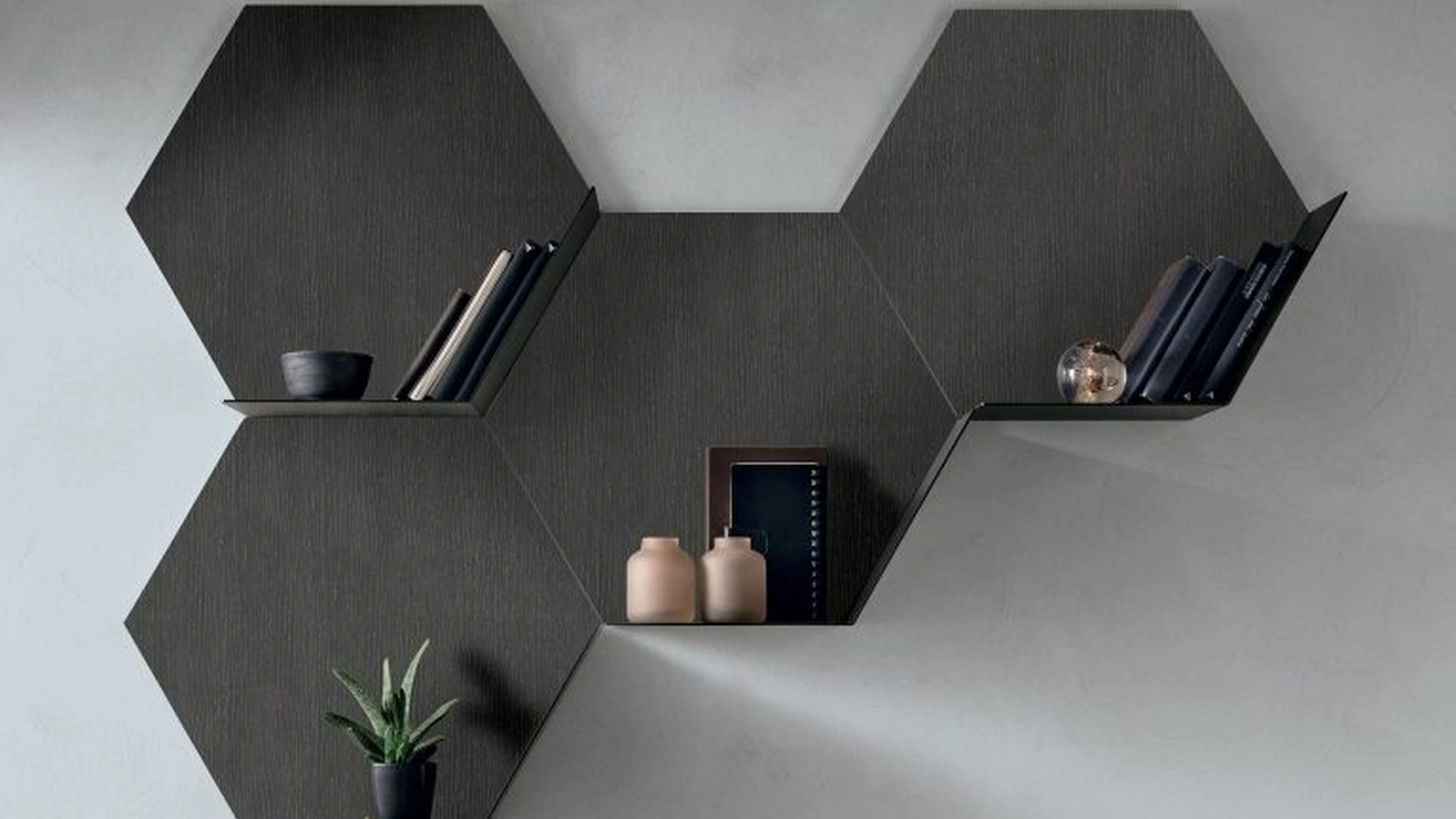 Mensola esagonale in metallo e legno rovere carbone Icaro di Tomasella