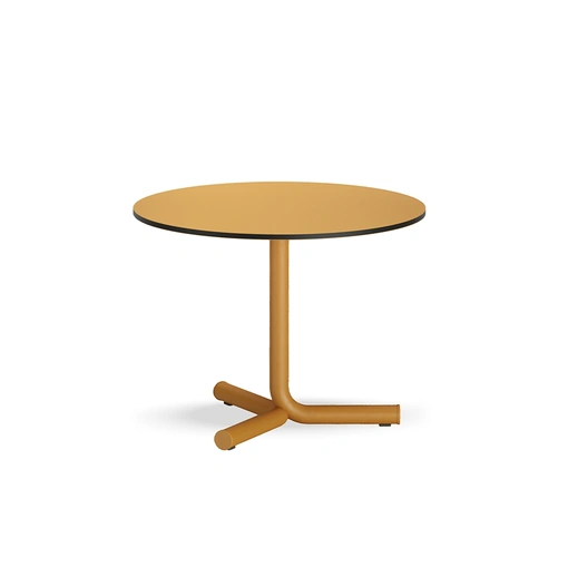 Tavolino Jit 3 Legs On The Floor con top in laminato e base in acciaio di Infiniti