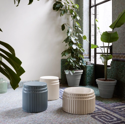 Tavolino Kolos in gesso smaltato di Miniforms