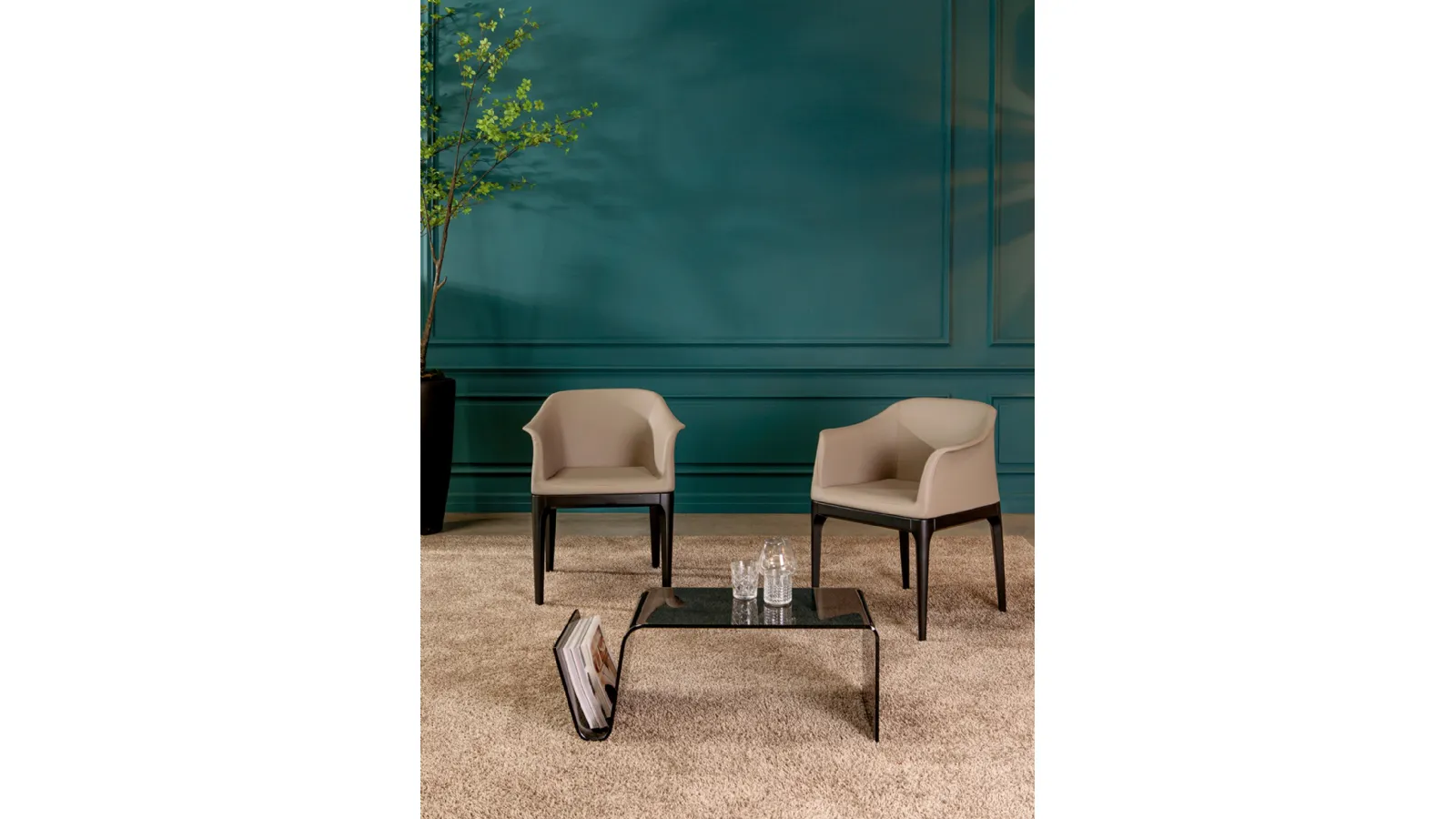 Tavolino portariviste Line in vetro fumé di Tonin Casa