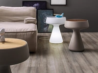 Tavolino di design in polietilene con top in plastica o legno Maki di Tonin Casa