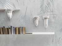 Mensola Segno in metallo verniciato bianco di Adriani e Rossi