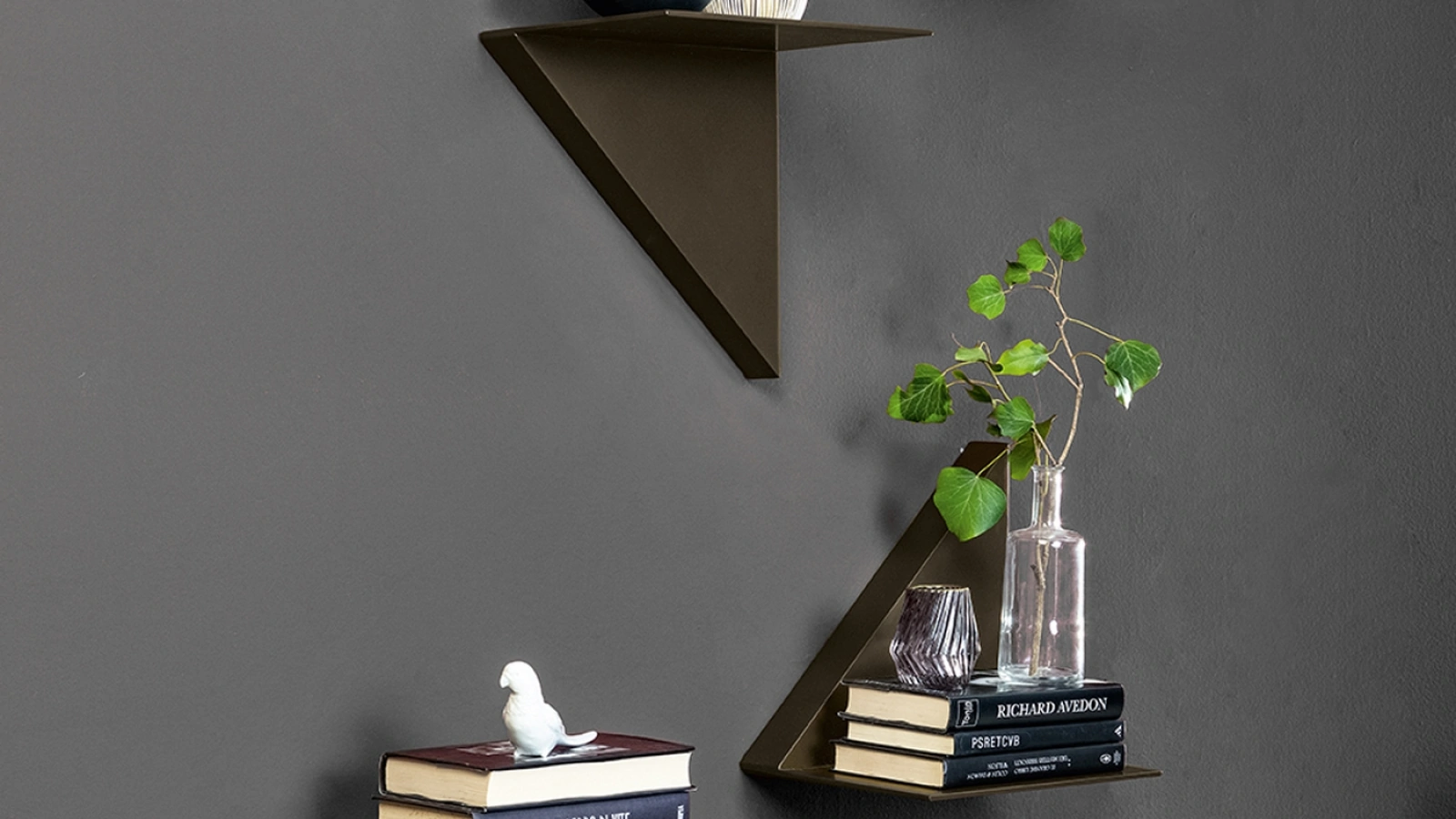 Mensola di design in metallo laccato Vela di Tonin Casa