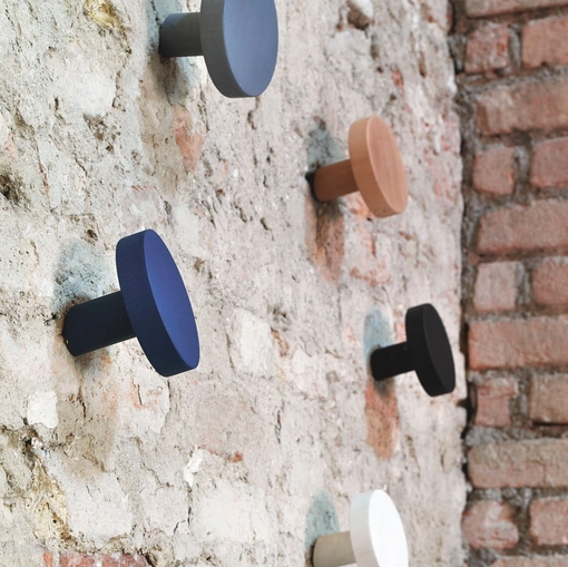 Appendiabiti Chiodo in legno colorato di Miniforms