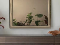 Specchio Moma con cornice in vetro curvo di Tonin Casa