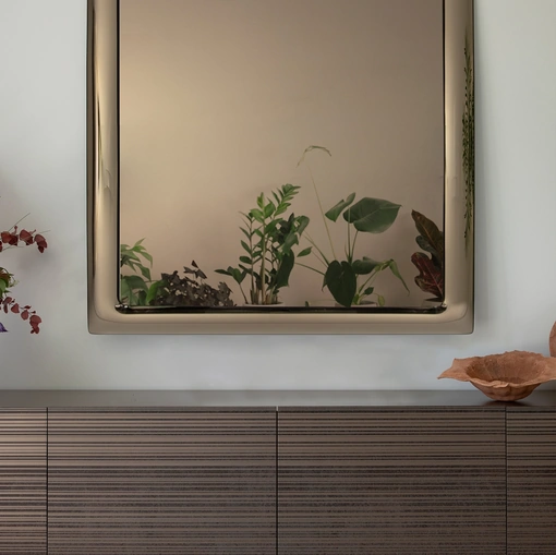 Specchio Moma con cornice in vetro curvo di Tonin Casa