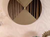 Orologio Era Ora in vetro specchiato bronzo impreziosito da inserti in vetro cannettato di Tonin Casa