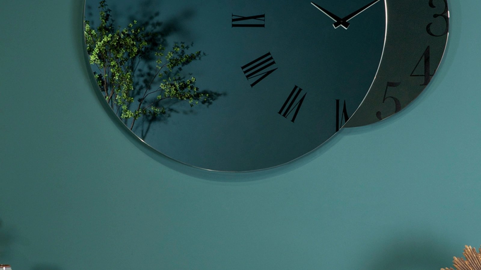 Orologio di design Fusion in cristallo fumé di Tonin Casa