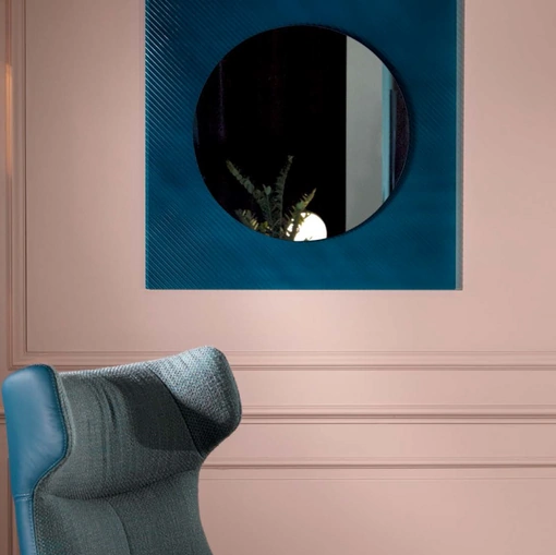 Specchio quadrato Otello con cornice in vetro cannettato con righe oblique in rilievo di Tonin Casa