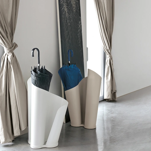 Portaombrelli Narciso in lamiera di metallo laccato di Tonin Casa