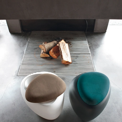 Pouf Ios in polietilene con seduta in tessuto imbottito di Tonin Casa