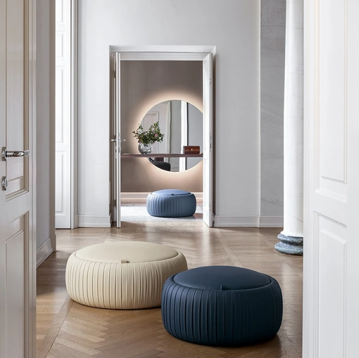 Pouf contenitore in ecopelle plissettata a mano Plissé di Tonin Casa