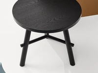 Tavolino Record Contract con top in Rovere Nero e base in acciaio di Infiniti