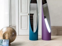 Specchiera da terra rivestita in ecopelle Kolonaky di Tonin Casa