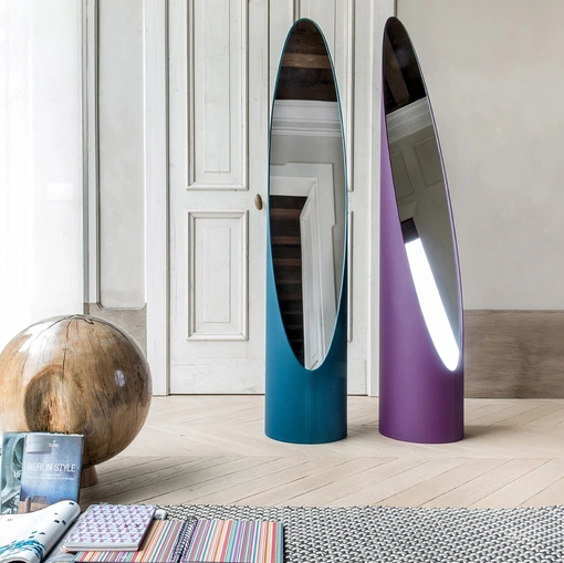 Specchiera da terra rivestita in ecopelle Kolonaky di Tonin Casa