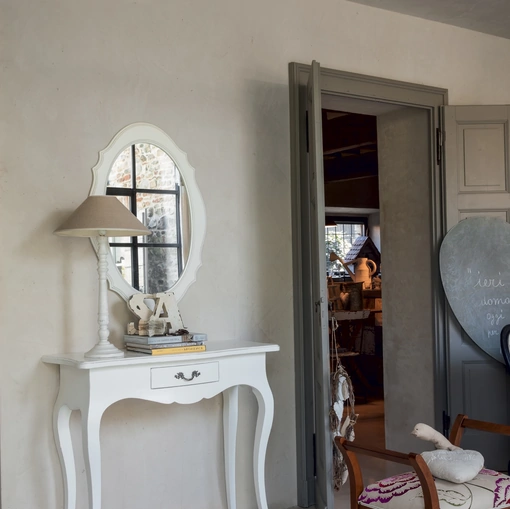 Specchio ovale con cornice sagomata in laccato Bianco opaco Carina di Tonin Casa