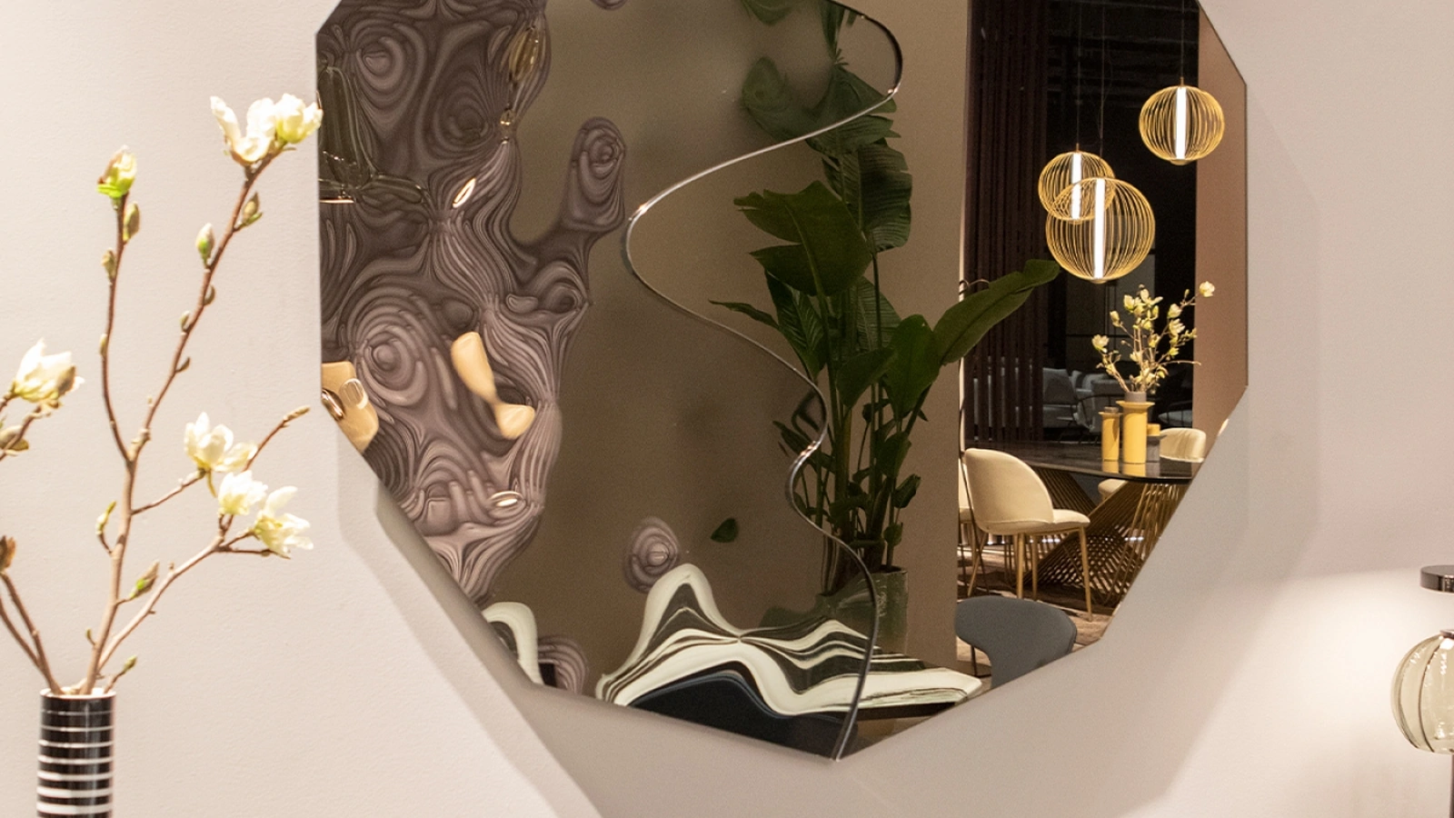 Specchio scultoreo Decameron di Tonin Casa