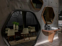 Specchio esagonale Hive con cornice in legno massello di Tonin Casa