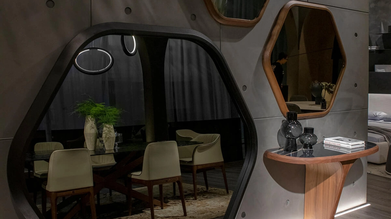 Specchio esagonale Hive con cornice in legno massello di Tonin Casa