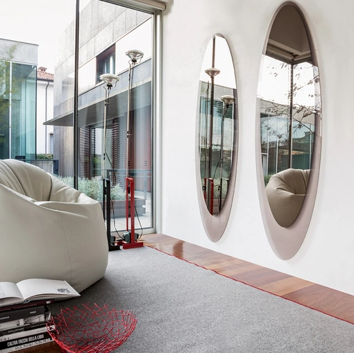 Specchiera ellittica Olmi con cornice in vetro bronzo trasparente di Tonin Casa