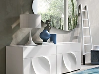 Specchio moderno Stone che ricorda la forma di una pietra di Tonin Casa