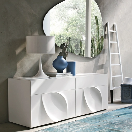 Specchio moderno Stone che ricorda la forma di una pietra di Tonin Casa