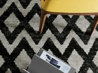 Tappeto Giotto con fantasia a rombi di colore bianco e nero di Tonin Casa