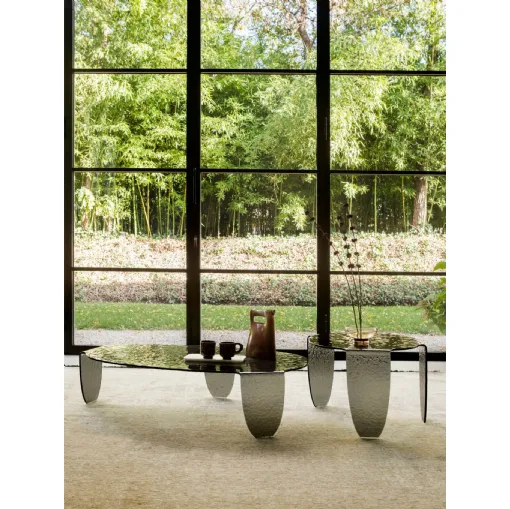 Tavolino di design in vetro fumé martellato disponibile in due misure Arturo di Tonin Casa