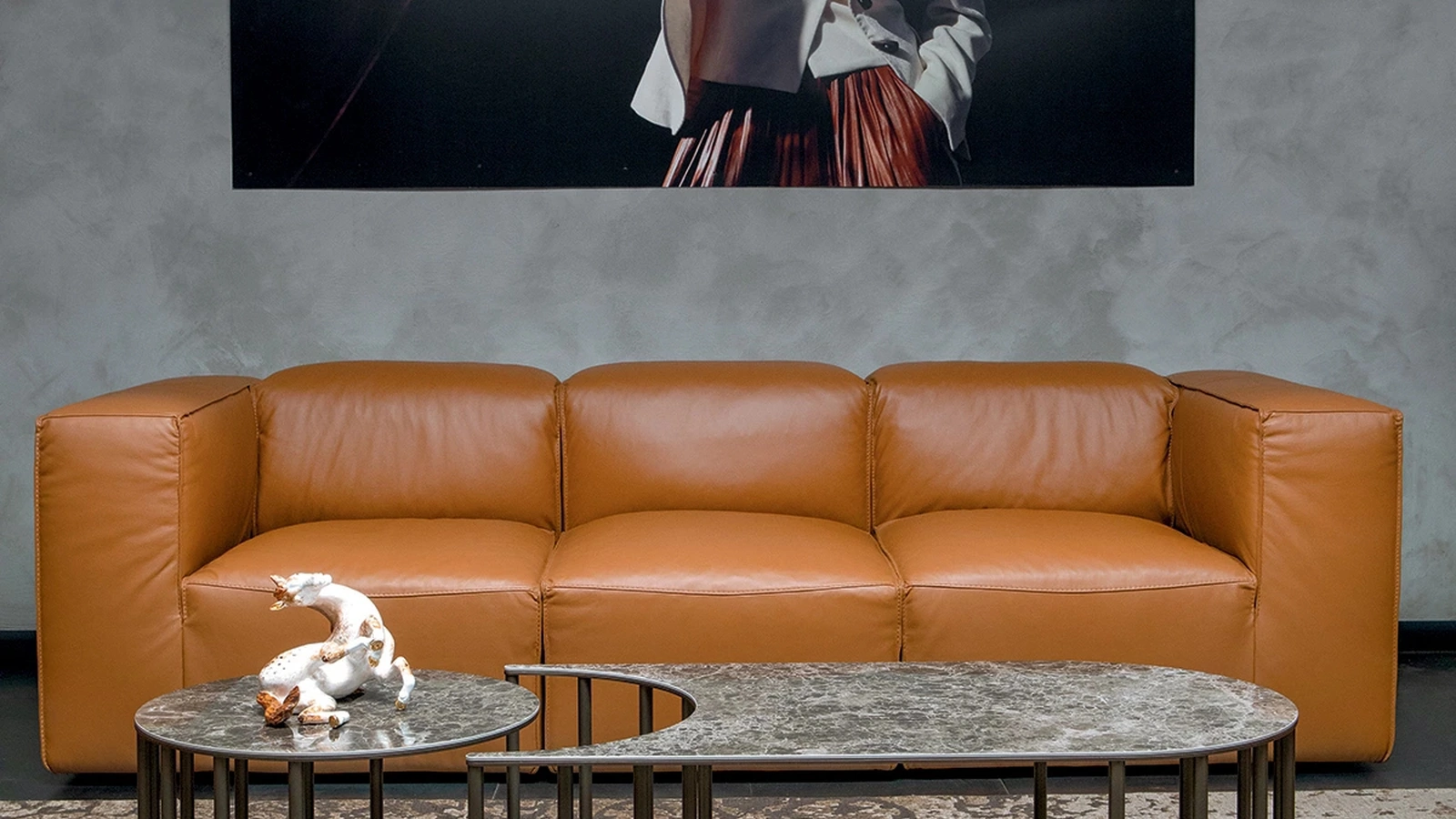 Tavolino Sinergy formato da due tavolini complementari con top in gres porcellanato e struttura in metallo di Tonin Casa