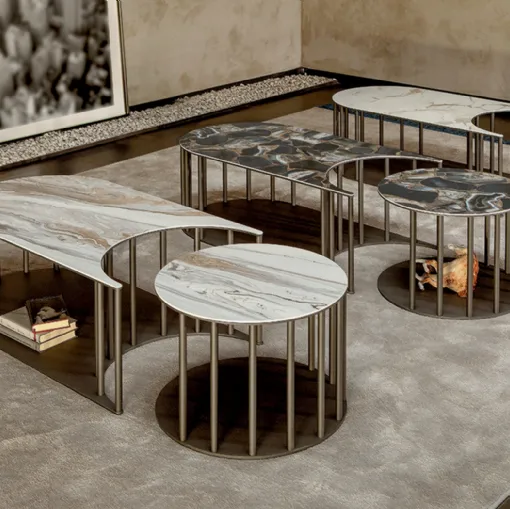 Tavolino Sinergy formato da due tavolini complementari con top in gres porcellanato e struttura in metallo di Tonin Casa