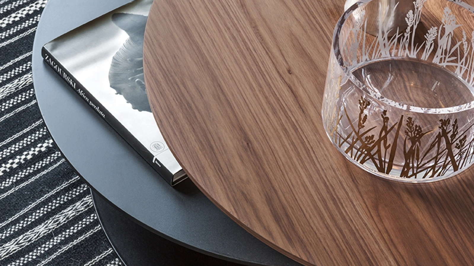 Tavolino Space in laccato opaco Nero e legno di Tonin Casa