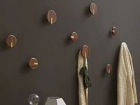 Appendiabiti in noce massello Tweens di Tonin Casa