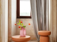 Tavolino tondo realizzato in argilla Tototò di Miniforms