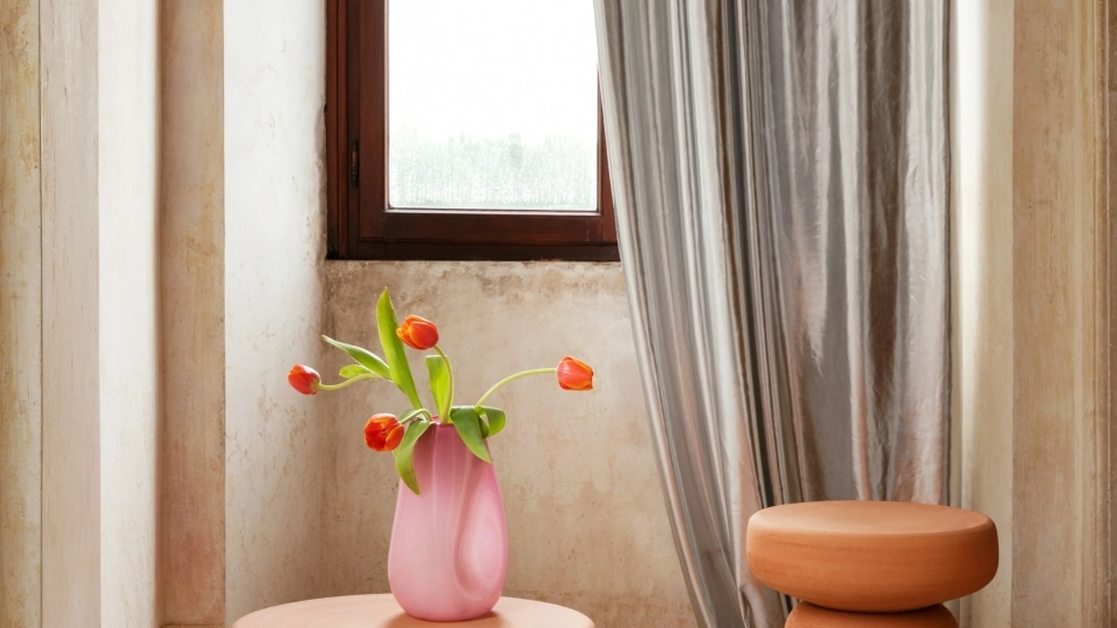 Tavolino tondo realizzato in argilla Tototò di Miniforms