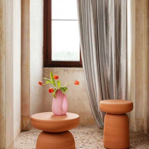 Tavolino tondo realizzato in argilla Tototò di Miniforms