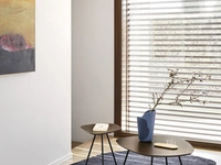 Tavolino sagomato con top in legno e base in metallo Tweet di Calligaris